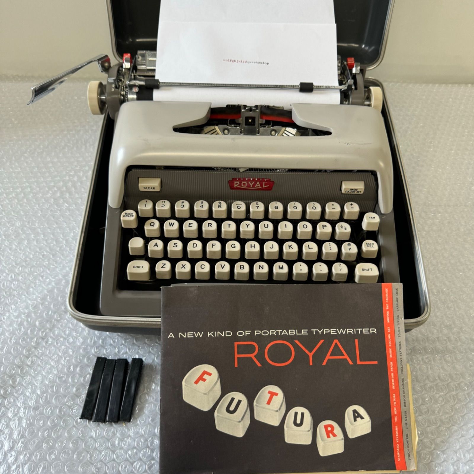 完動品 ROYAL FUTURA 800 ロイヤル タイプライター フトゥーラ 1958