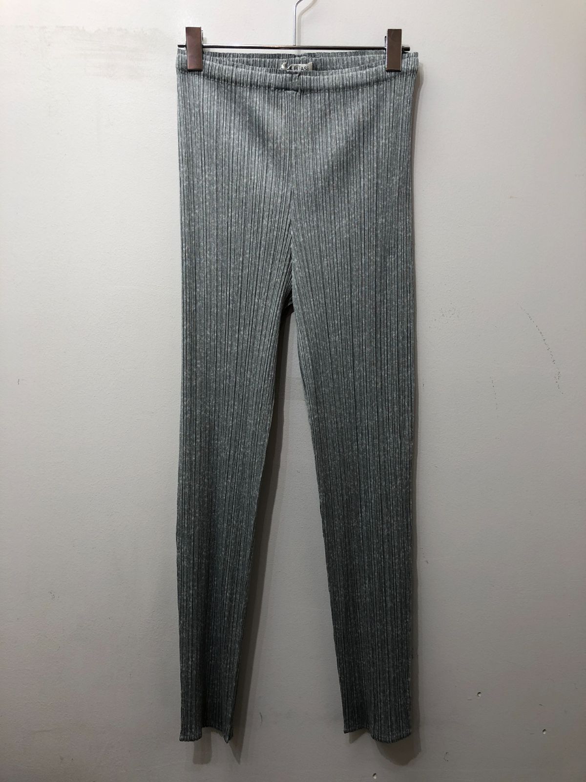 512 PLEATS PLEASE プリーツプリーズ イッセイミヤケ レギンス スリムパンツ ４ ミックスグレー