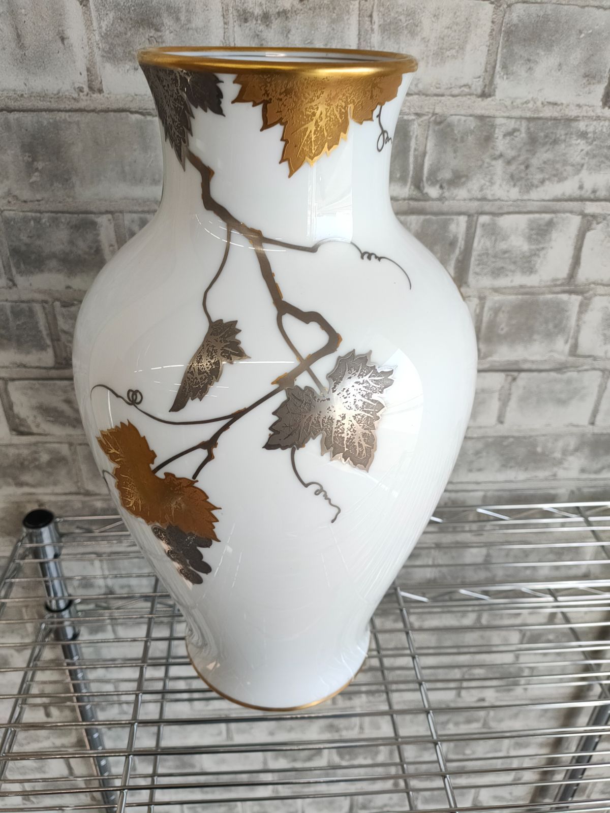 マ*サ様 大倉陶園　金触　ブドウ　葡萄　花瓶　フラワーベース 花瓶 金触葡萄柄 マ*サ様 大倉陶園 金触 ブドウ 葡萄