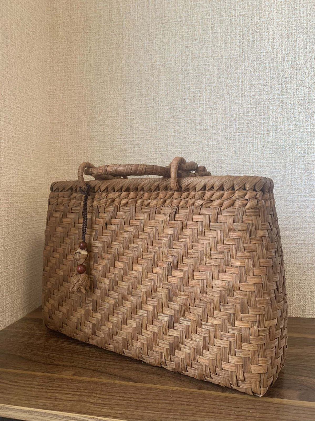 山葡萄かごバッグ　手作り　山葡萄籠バッグ　網代編み　定番　チャーム付き　内布あり 山葡萄 山葡萄かごバッグ 手作り 山葡萄籠バッグ 網代編み 定番