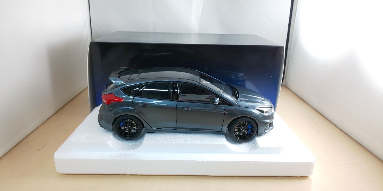 AUTOart 1/18 フォード フォーカス RS メタリック・グレー 完成品