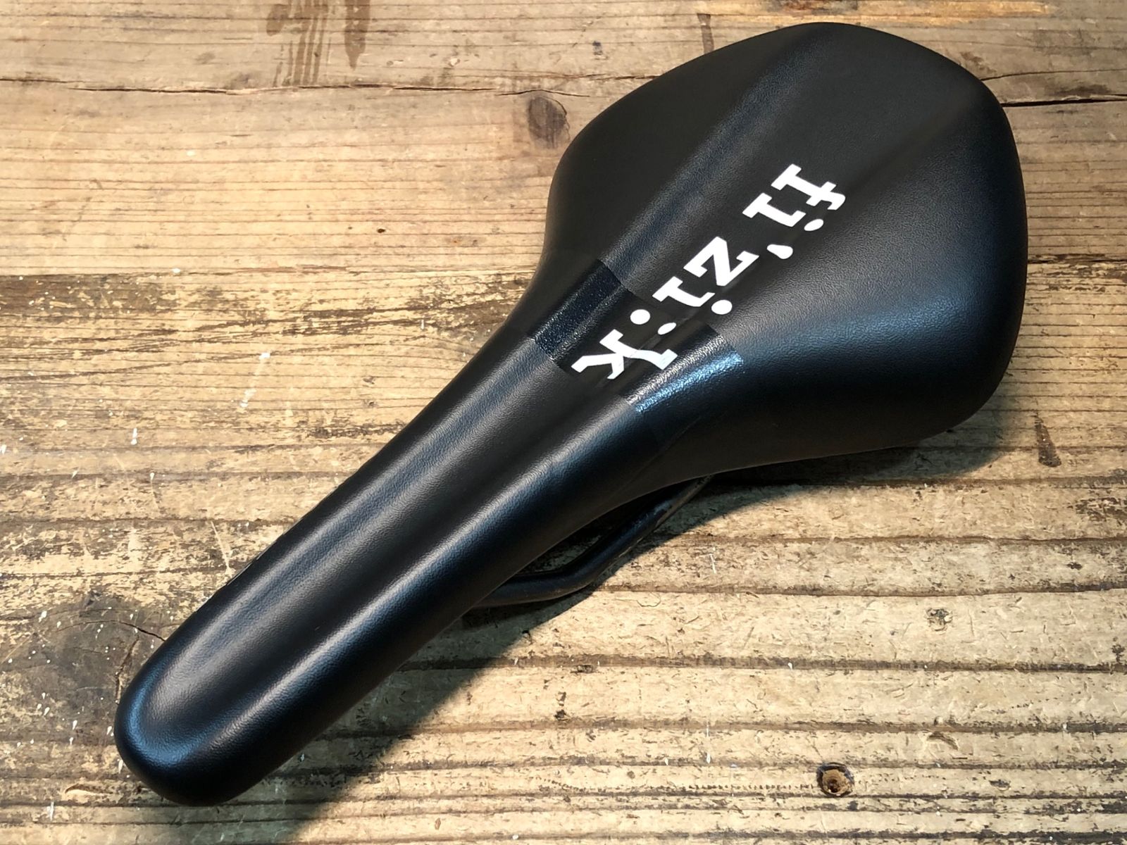 JH925 フィジーク fizik アンタレス ANTARES VS サドル 黒 140mm