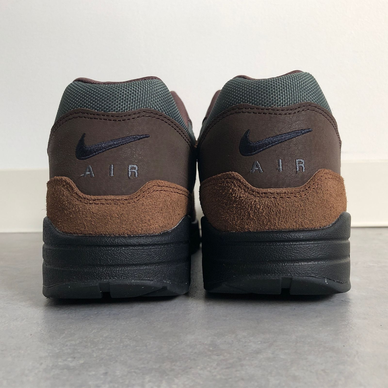 極美品 NIKE AIR MAX 1 CACAO WOW/VINTAGE GREEN-BAROQUE BROWN エアマックス ビーブロ 箱付き -  メルカリ