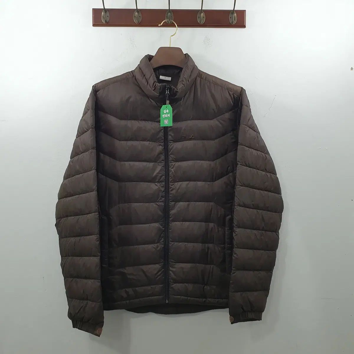 105 ） FILA(フィラ) メンズ 軽度 軽量ダウン 茶色
