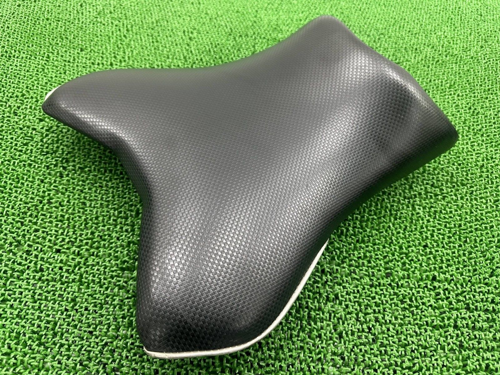 FZ-1フェザー フロントシート 2D1 ヤマハ 純正 RN21J FAZER メインシート 張替え済ワンオフカスタムソロシート 修復素材に hX