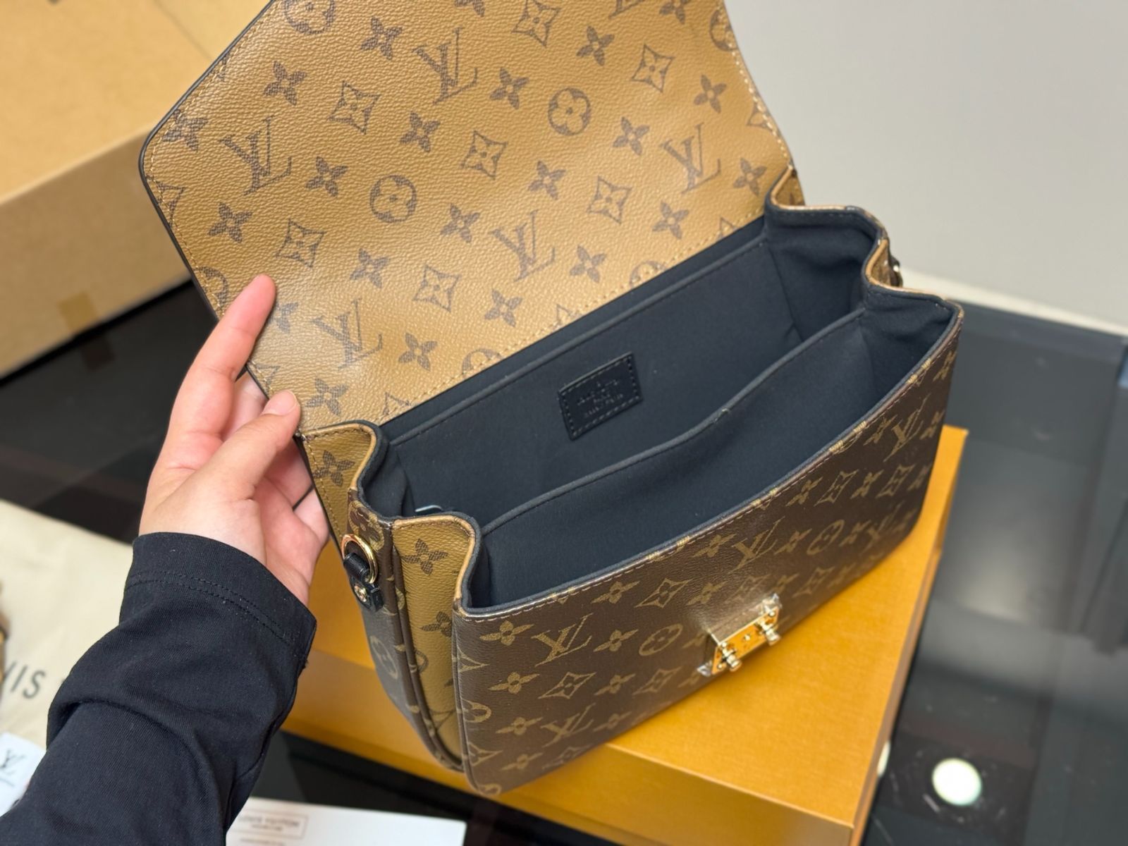 今日特価】LV Monogram Messenger Bag ルイ・ヴィトン