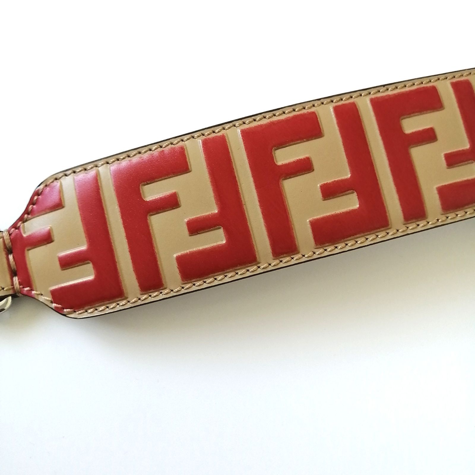 ショルダーストラップ