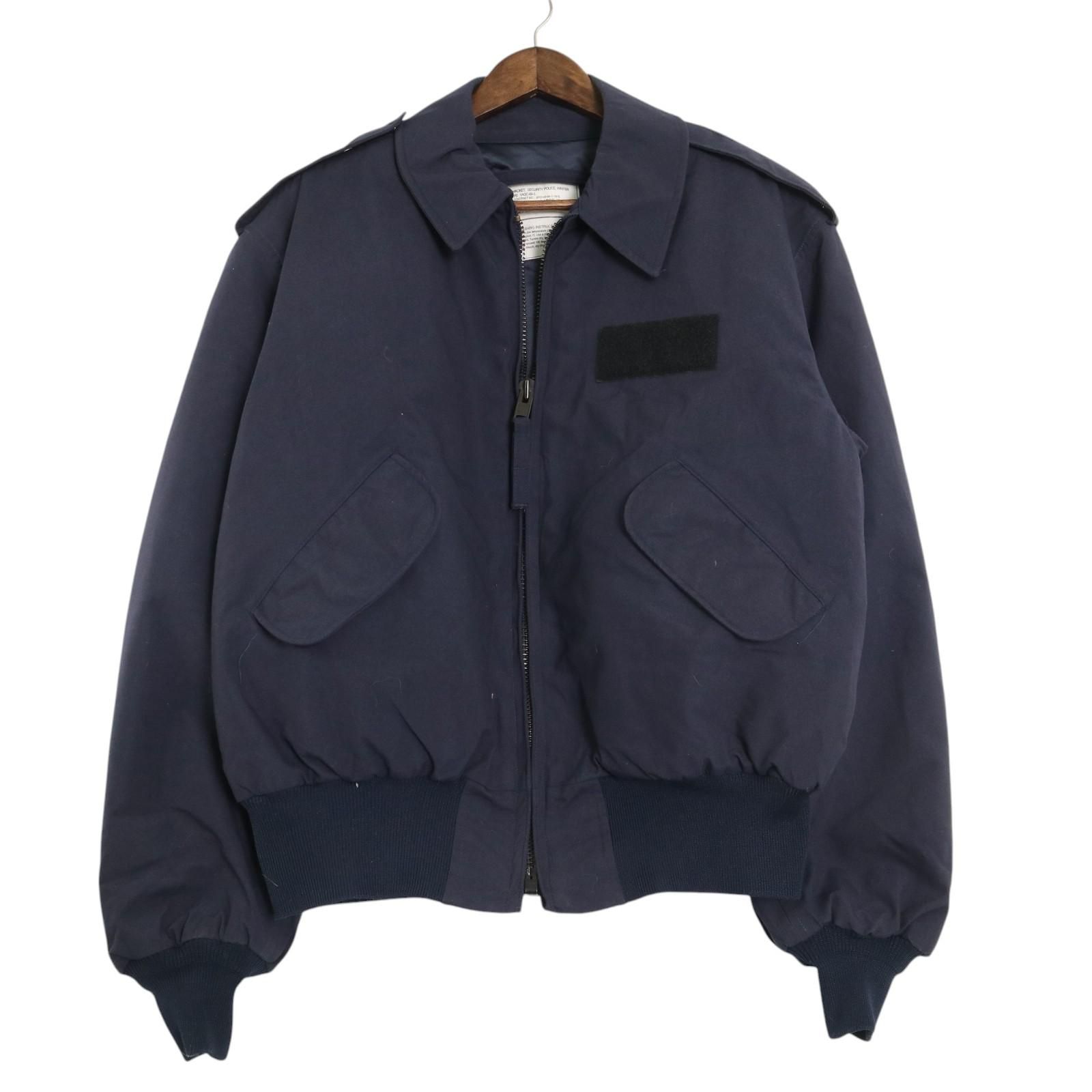 90年代 米軍実物 U.S.AIRFORCE セキュリティポリス ウィンタージャケット ミリタリー ネイビー（メンズ LARGE ）中古 古着 A4536