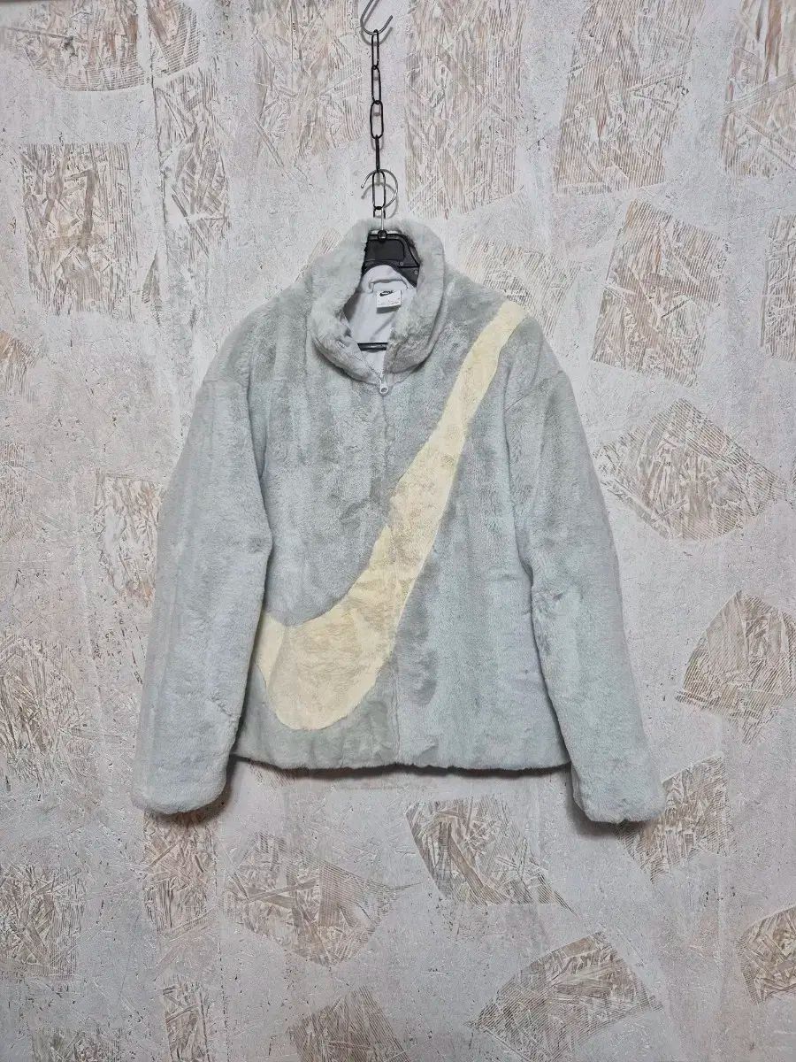 NIKE ナイキ ウーマンズ 捕虜 ファー ジャケット フォッシル 100