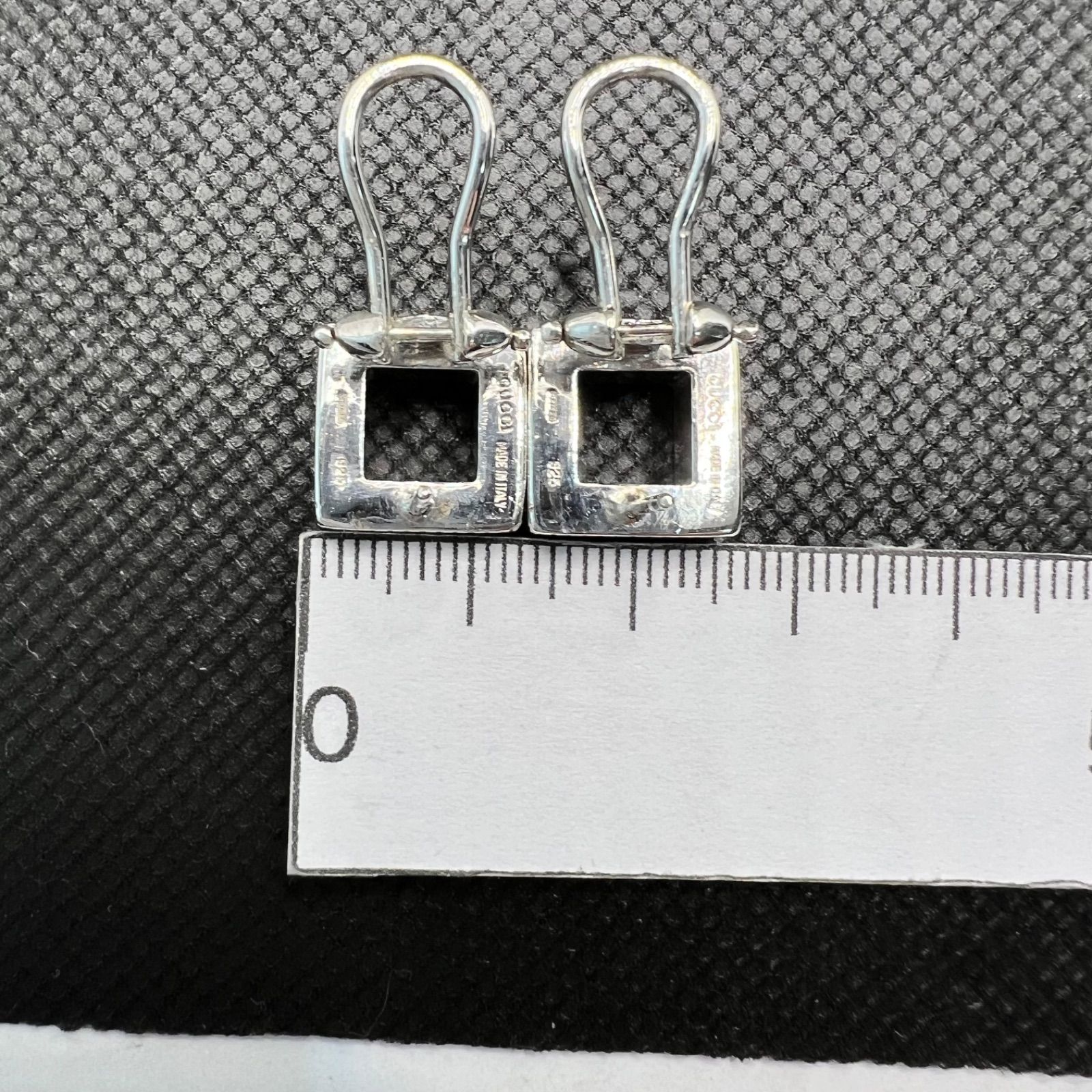 GUCCI グッチ スクエア ロゴ ピアス 両耳用 シルバー SV925