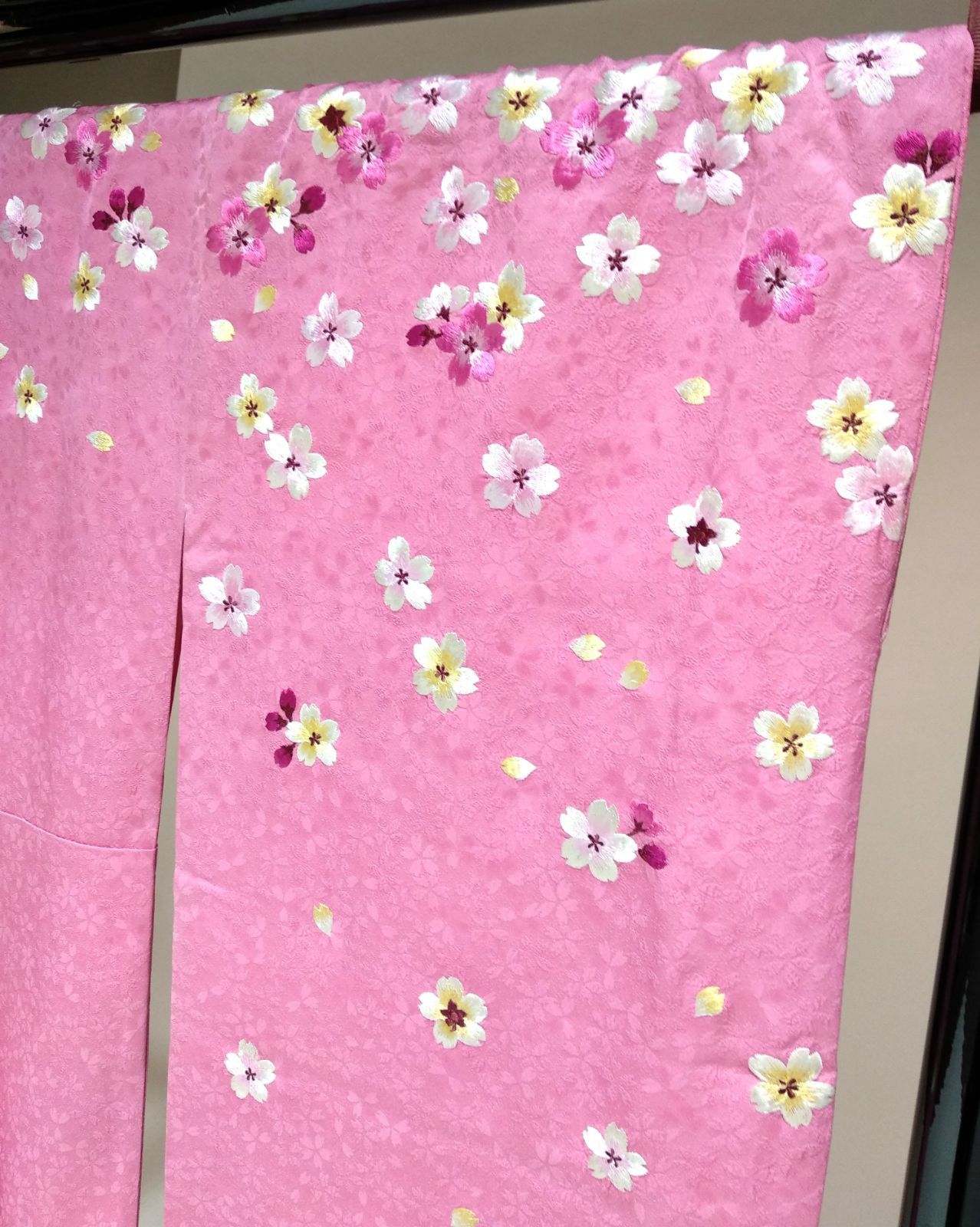 振袖【中古】 仕立上がりリサイクル品 ピンク色 花柄 正絹 R104 - メルカリ