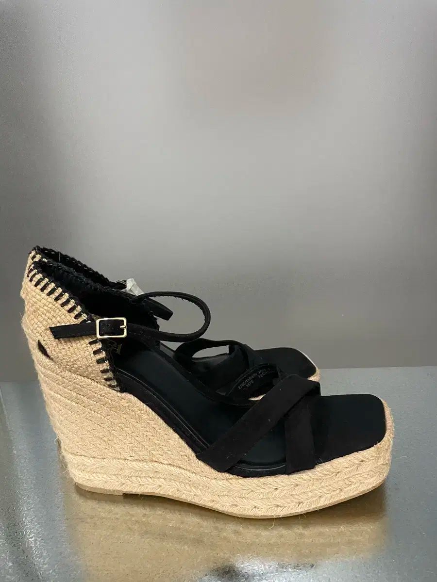 ☆ドイツ発*ZARA*新作*パテントウェッジヒールサンダル/BL☆ ストラップ ハイヒール サンダル - ボルドー | ZARA Japan / 日本