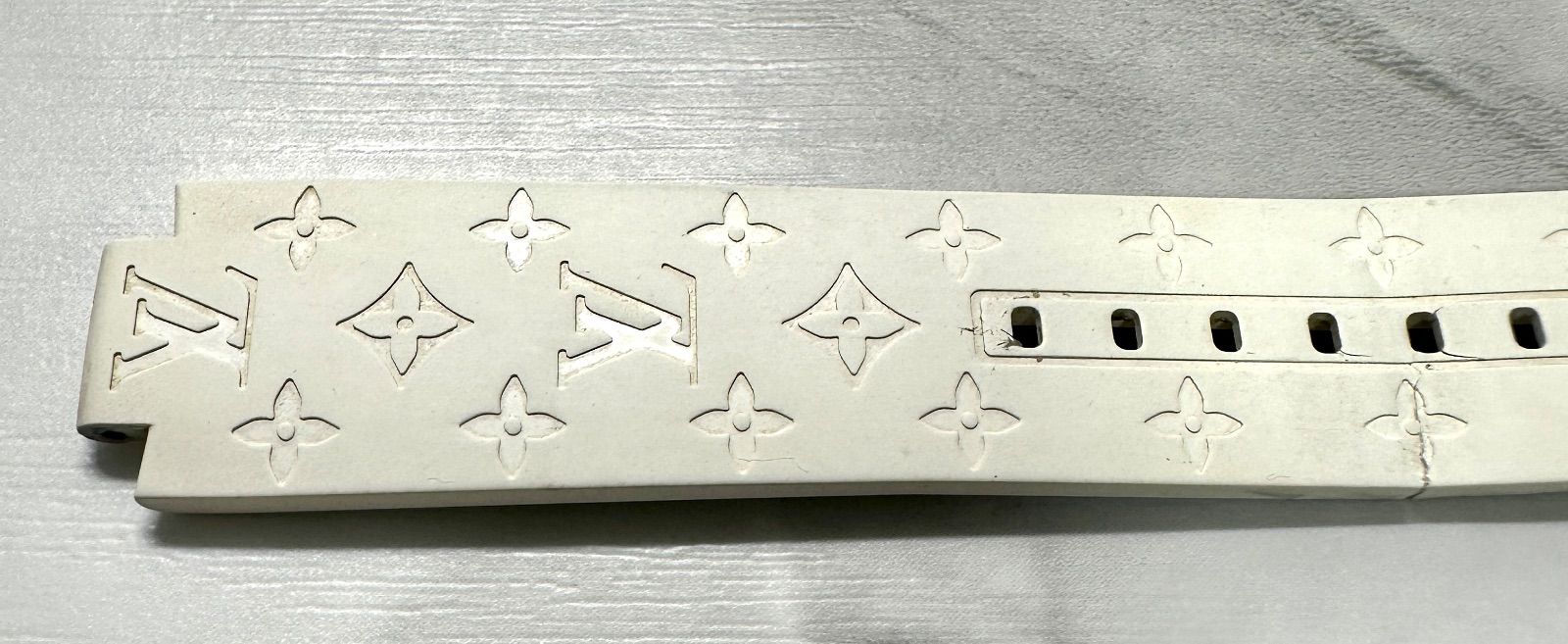 ルイヴィトン モノグラム タンブール用 ラバーベルト ホワイト 取付幅10mm ルイ・ヴィトン LOUIS VUITTON タンブール ストリートダイバー