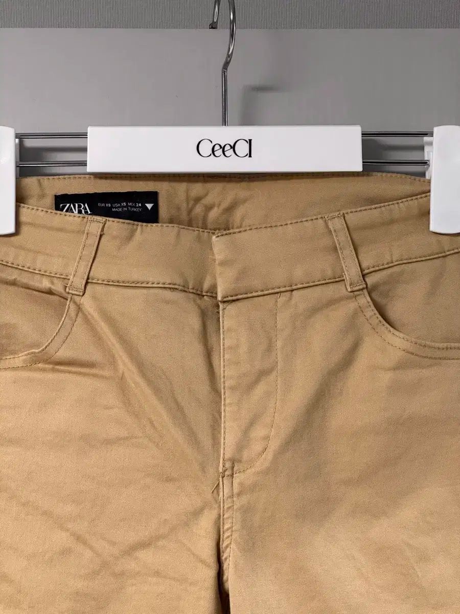 26 ZARA ザラ ベージュ パンツ ブーツカット スラックス 一回 着用