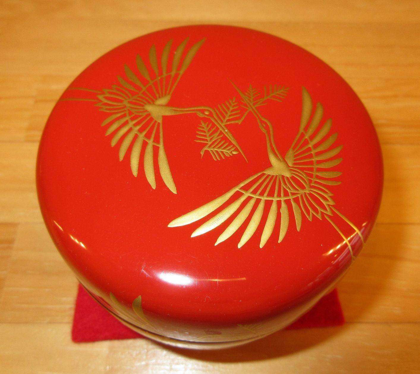 逢絢亭 茶道具 平棗 松食鶴蒔絵 朱 木製 峯清作 共箱入り