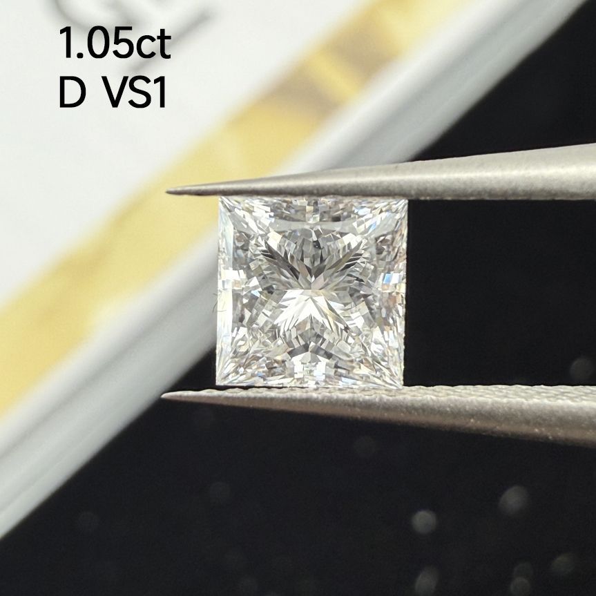 王冠のよう！ プリンセスカット Hカラー VS1 ダイヤモンド プラチナ リング 王冠のよう！ プリンセスカット Hカラー VS1 ダイヤモンド プラチナ