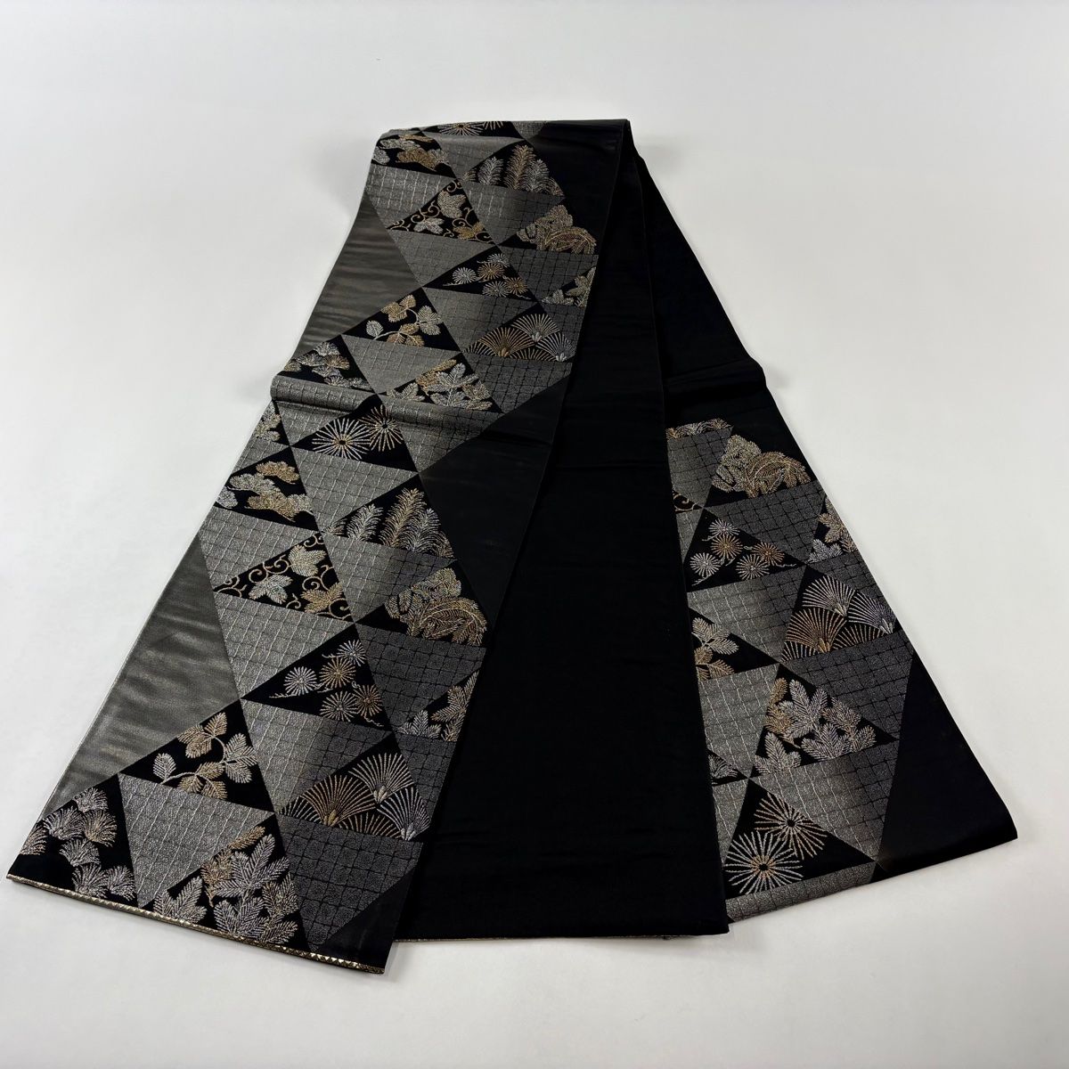 リバーシブル袋帯　正絹　銀糸　黒　市松　瓢箪　未使用 袋帯 秀品 寿松三ッ鱗文 金銀糸 箔 黒 六通 正絹 【