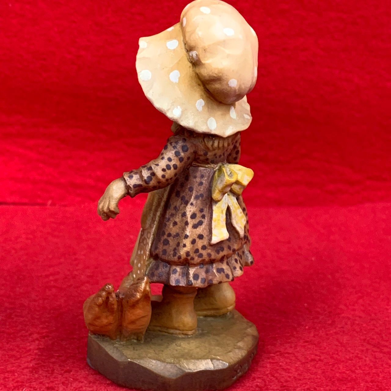 アンリ人形 ANRI サラケイ Feeding the chicken 17cm