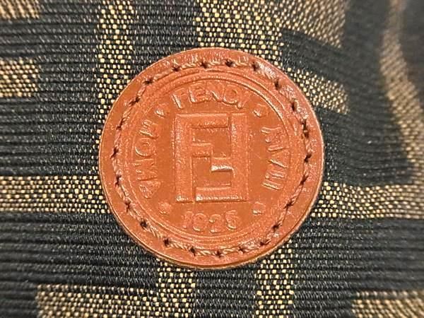 美品✨FENDI フェンディ　ミニクッション　ズッカ　総柄　ブラウン　激レア □極美品□ FENDI フェンディ ズッカ柄 ナイロンキャンバス クッション