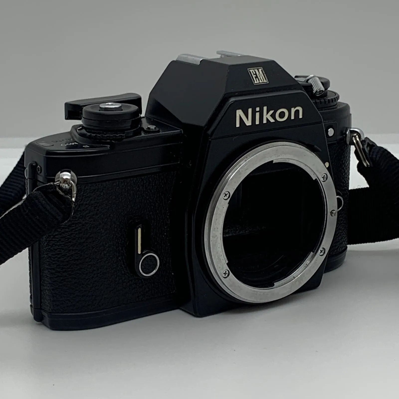 Nikon ニコン EM ブラックボディ MFフィルムカメラ (f01959)