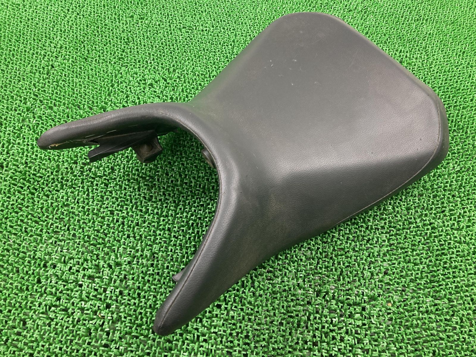 ホーネット2.0 フロントシート K1L ホンダ 純正 中古 バイク 部品 MC56