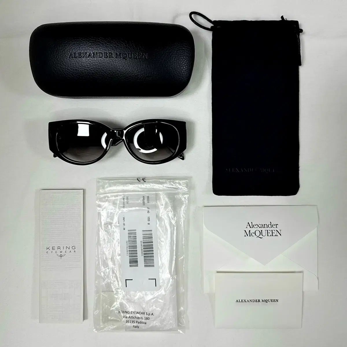 アレキサンダー マックイーン グラフィティ 黒 サングラス