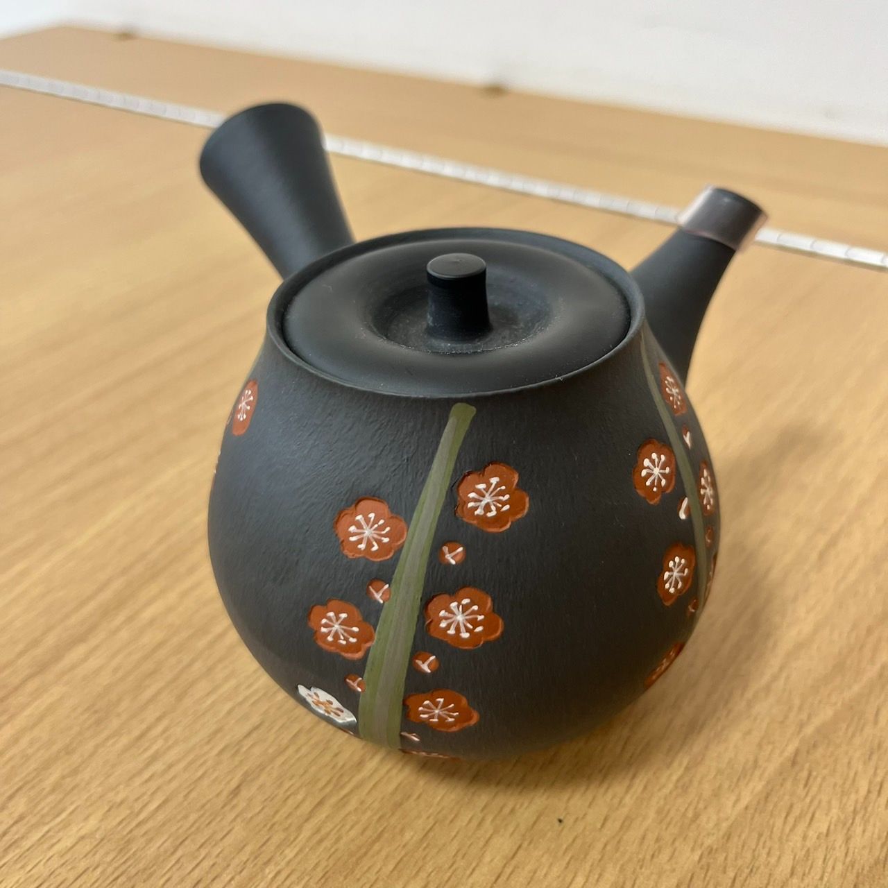 EL6 常滑焼 青峰作 急須 梅 黒泥 茶器 KT10986 WWW_SKLAD-KIRPICHA_RU