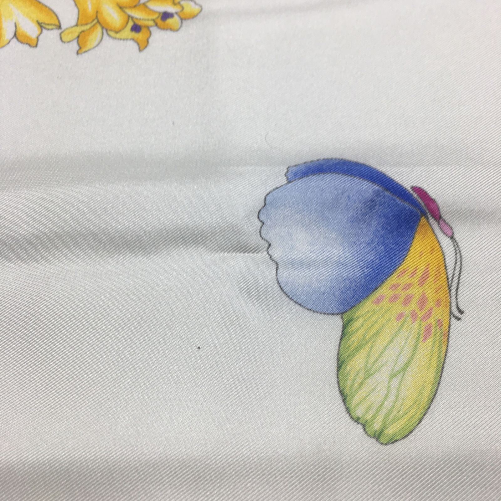 2509-191｜美品｜グッチ スカーフ シルク レッド 花 蝶 - メルカリ 