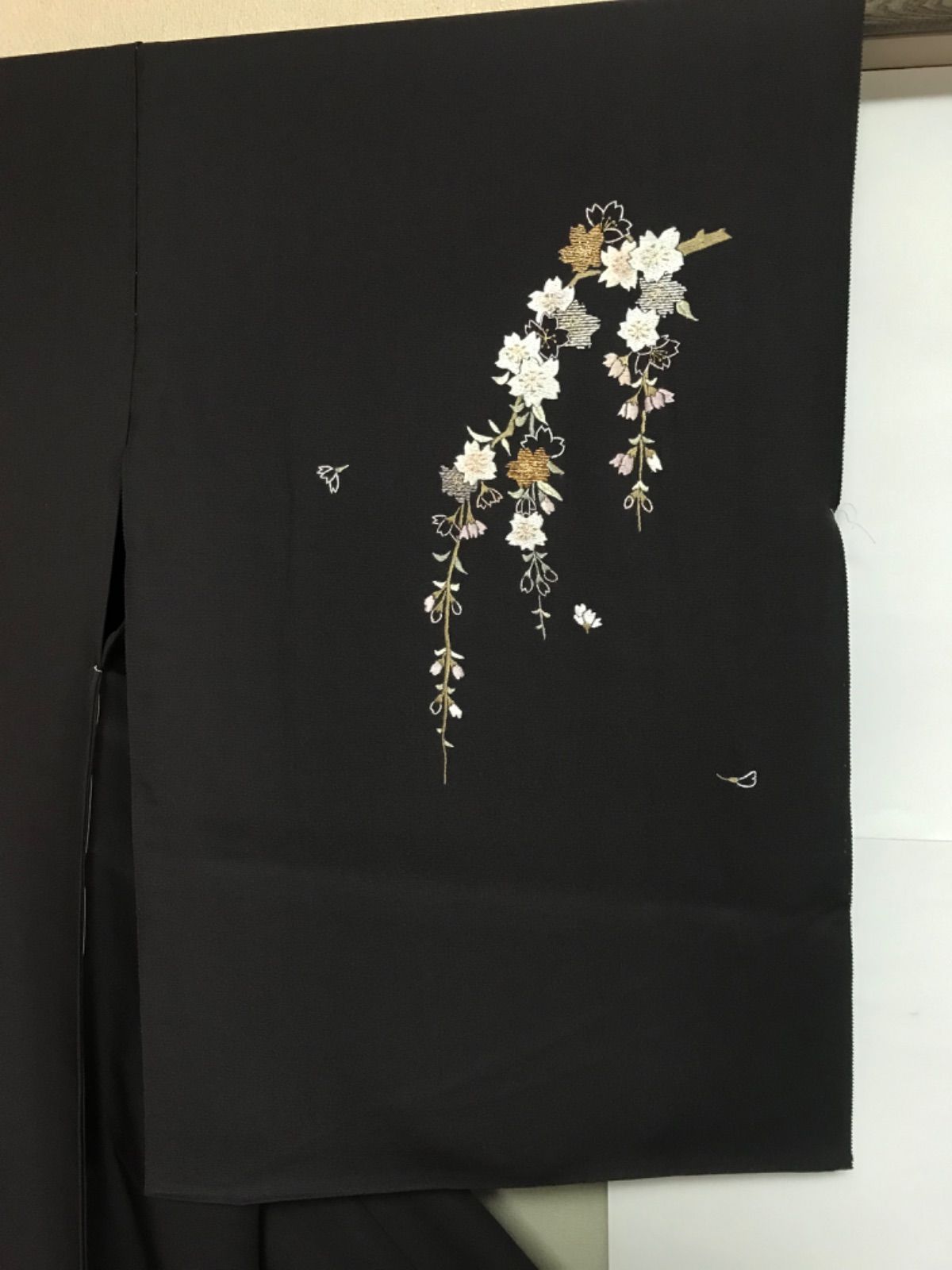 No.48総刺繍訪問着[蘇州刺繍汕頭刺繍]焦茶色地に桜 　未使用　未仕立て No.48総刺繍訪問着[蘇州刺繍汕頭刺繍]焦茶色地に桜 未