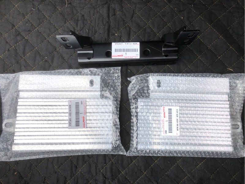 新品 トヨタ純正】ランクル70系 フックブラケット リアバンパー 新品 トヨタ純正】ランクル70系 フックブラケット リアバンパー