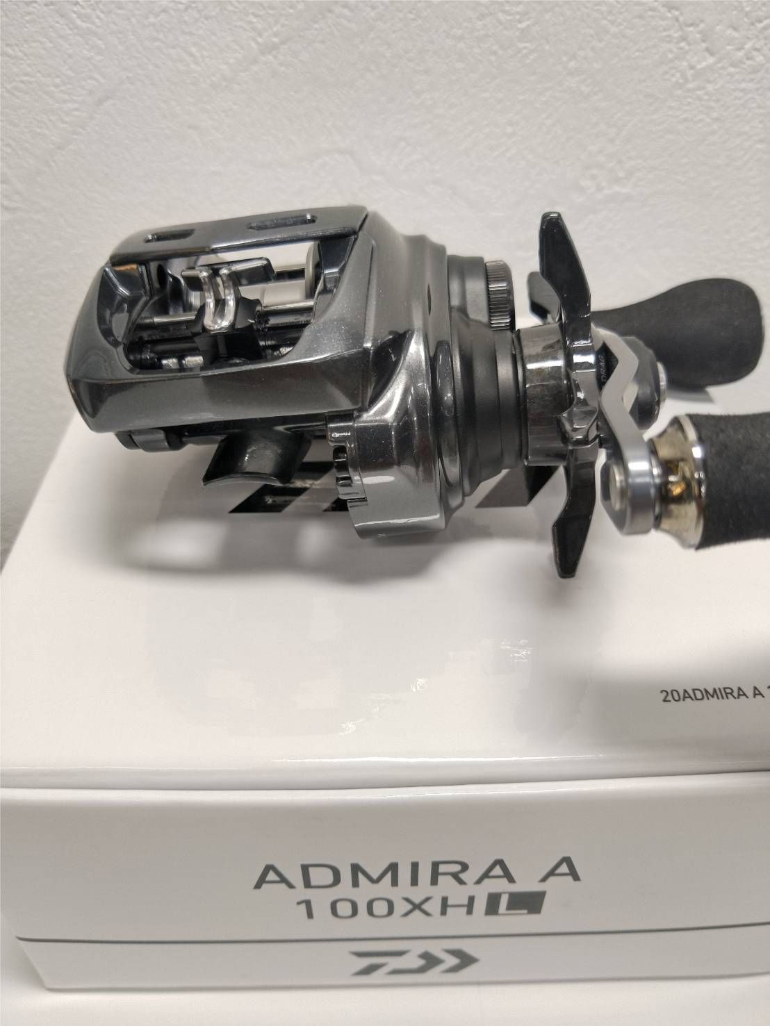 ⑦ 20アドミラA100HX（右ハンドル、中古） ①ダイワ 20アドミラA100HX