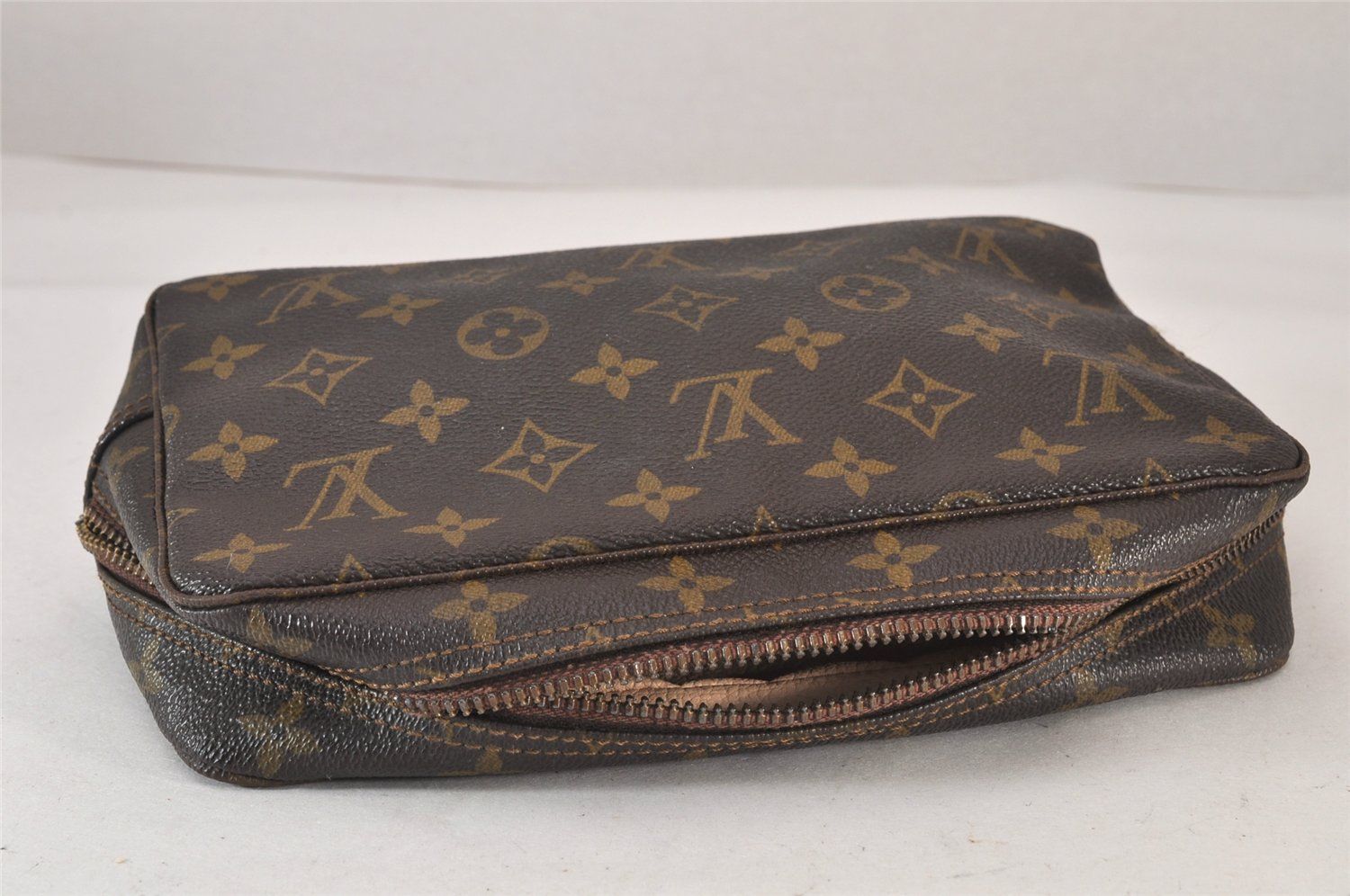 LOUIS VUITTON ルイヴィトン モノグラム トゥルース トワレット