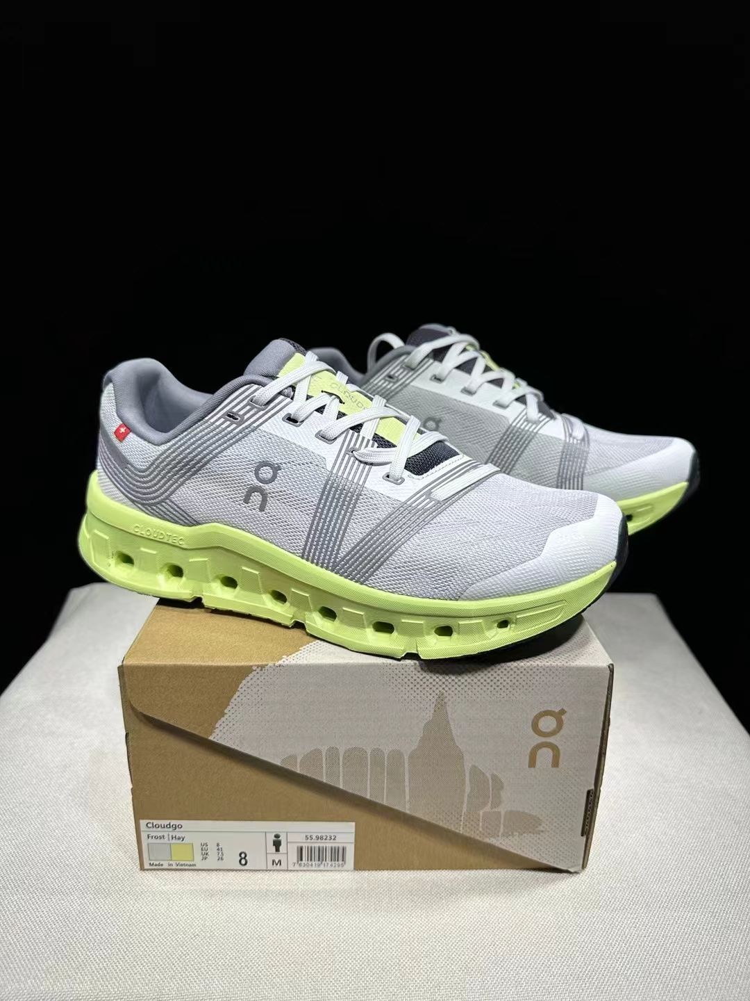 On Cloudgo オン クラウドゴー 白 ランニングシューズ スポーツ  