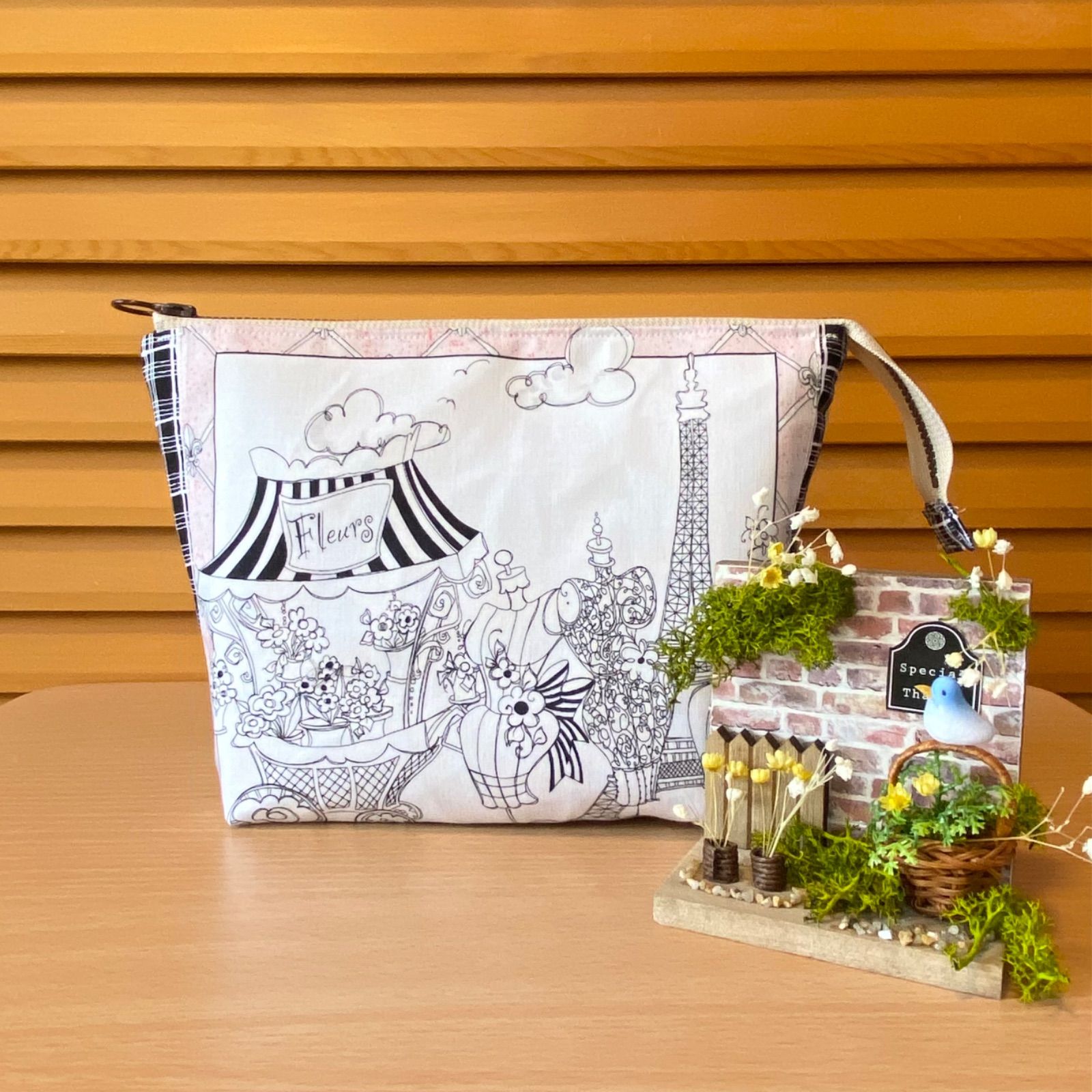 ロラライハリス　Wild about you 大きめポーチ　☆ハンドメイド品☆ 大きめファスナーポーチ ロラライハリス生地 ロラライハリス Saw Paree