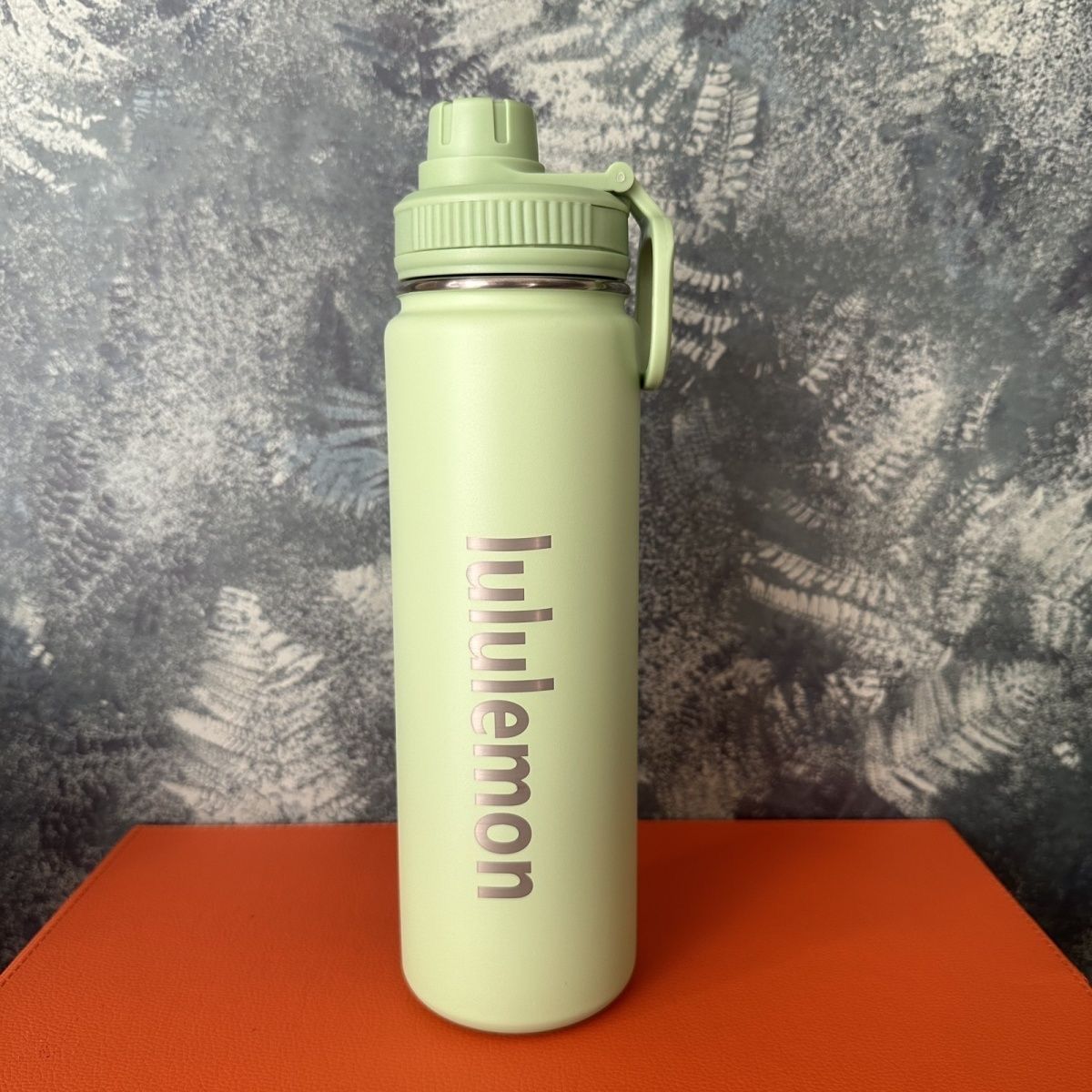 新品 9色 lululemon ルルレモン back to life sport ロゴボトル 大容量 710ml タンブラー 水筒 食器 スポーツ  直飲み 送料無料 - メルカリ