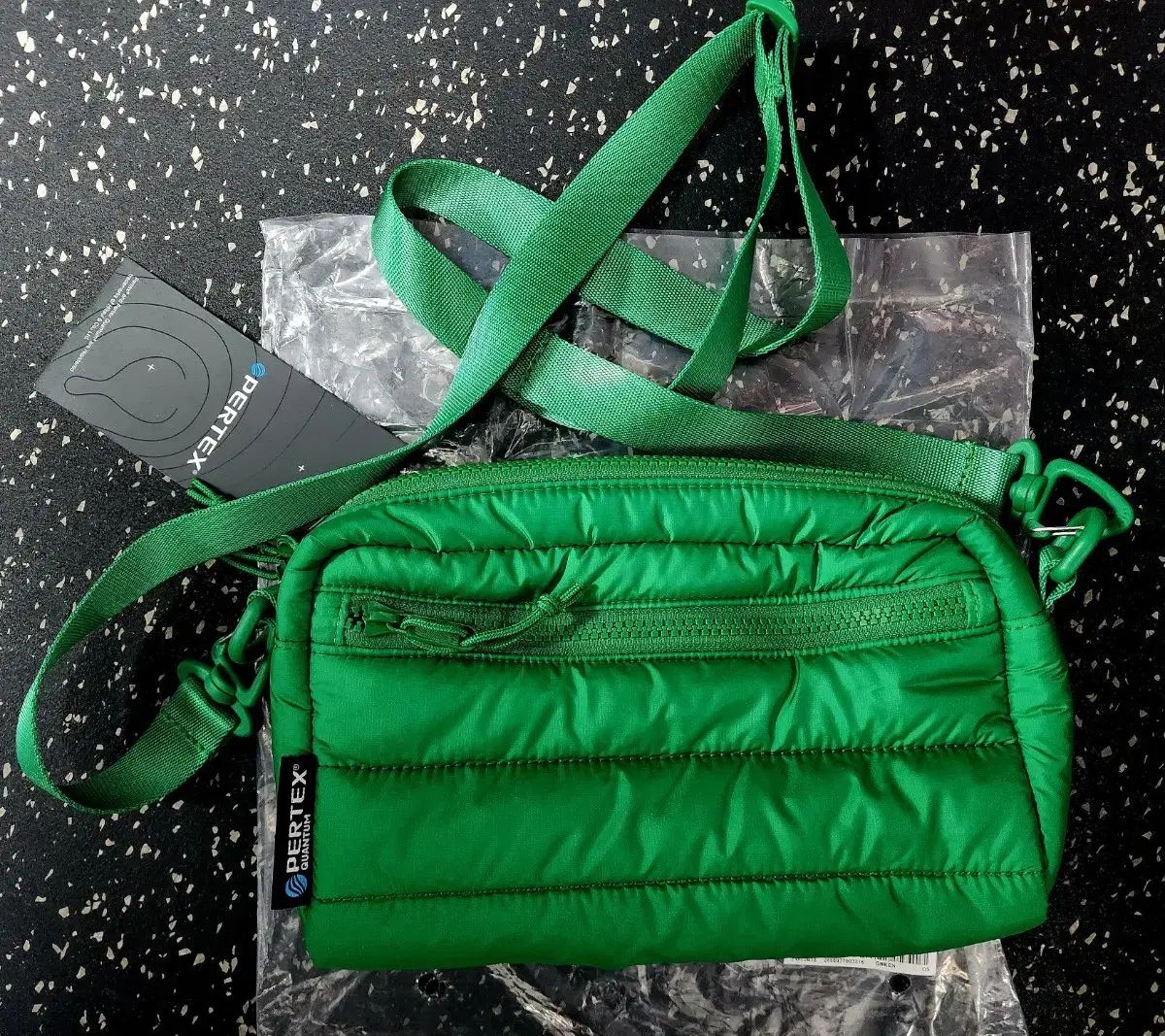 Supreme(シュプリーム) フグ サイドバッグ グリーン Supreme Puffer