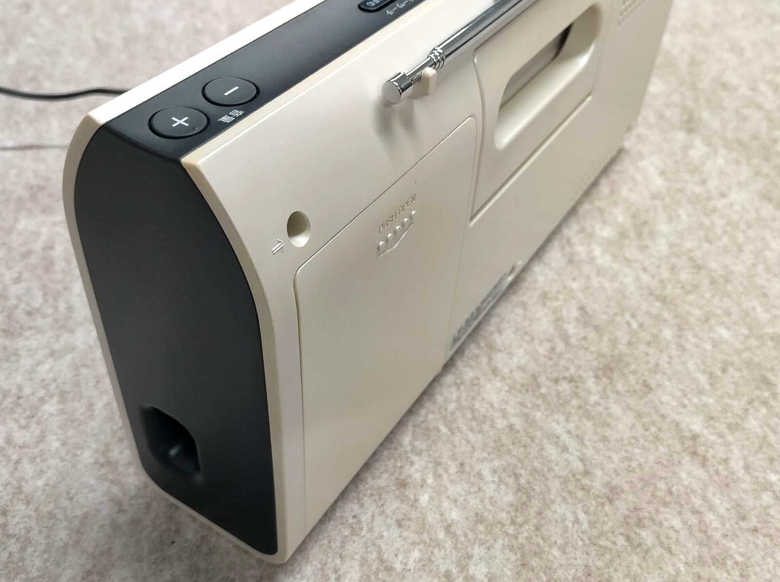 SONY 日本語表記のスリムデザイン 語学学習に役立つ再生速度調整 SONY CDラジオZS-E70 SONY 日本語表記のスリムデザイン 語学学習に役立つ再生速度調整 CD