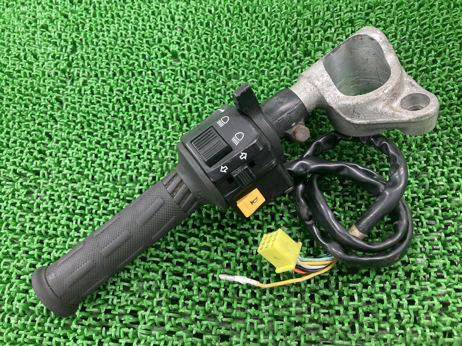 バンディット250 セパレートハンドル 左 スズキ 純正 中古 GJ74A セパハン 41φ ハンドルスイッチ クラッチホルダー 曲がり無し