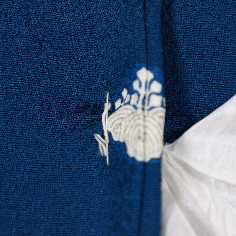 色無地付け下げ　紺　膨れ織り　汕頭刺繍　花　一つ紋五三の桐　T638 色無地付け下げ 紺 膨れ織り 汕頭刺繍 花 一つ紋五三の桐 T638 - メルカリ