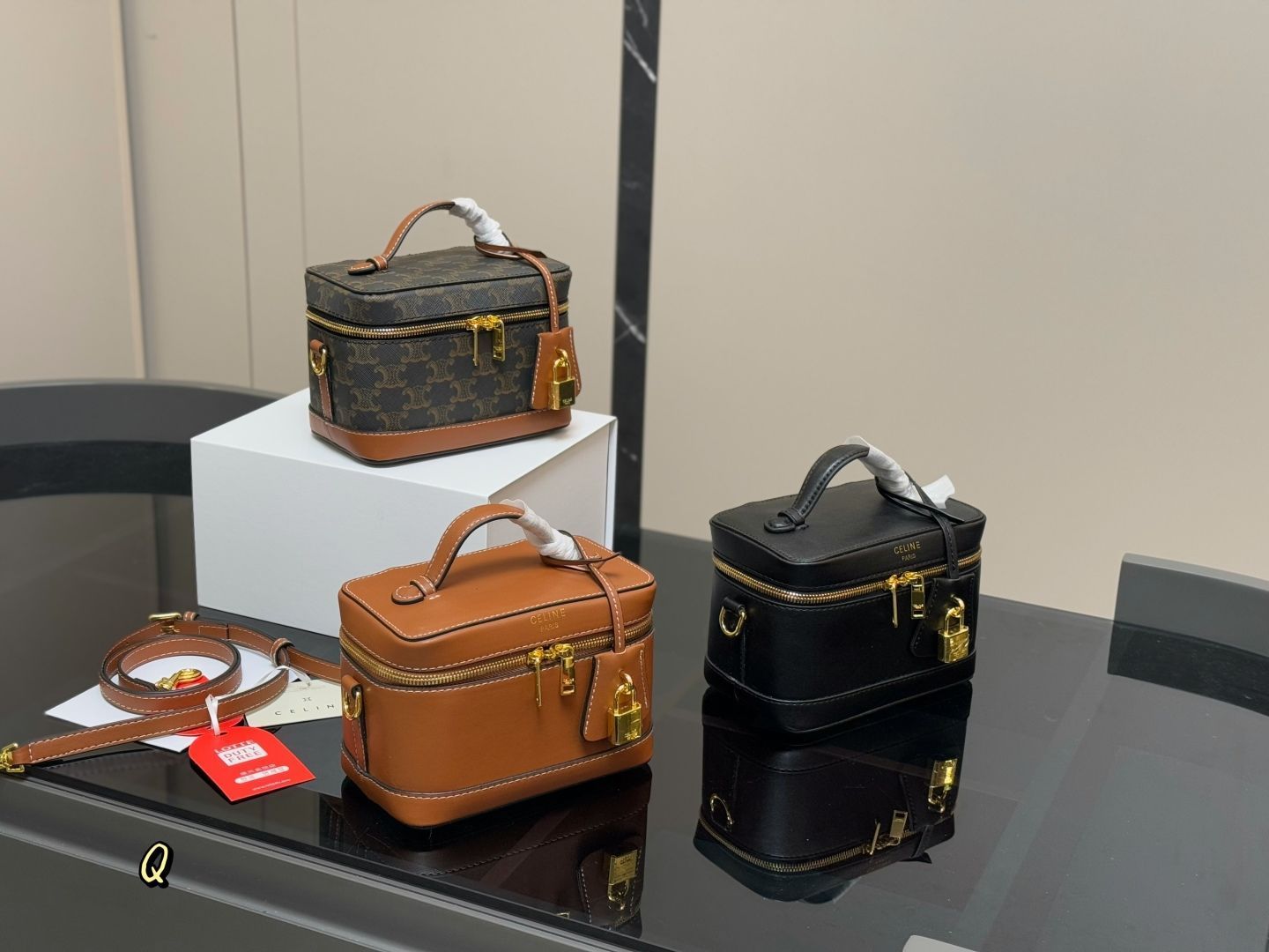 CELINEセリーヌ　ヴァニティバッグ　化粧ポーチ　大容量 Celine] バニティ 化粧ポーチ｜本日限定特価｜新品未使用-WTO