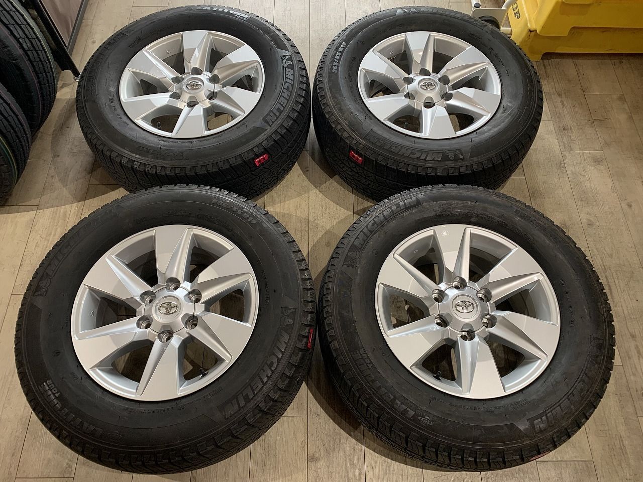 2503046 トヨタ ランドクルーザー プラド 純正 ホイール 17インチ 7.5J 25 PCD139.7 6H MICHELIN LATITUDE TOUR 265|65R17 2018年 5mm 6mm