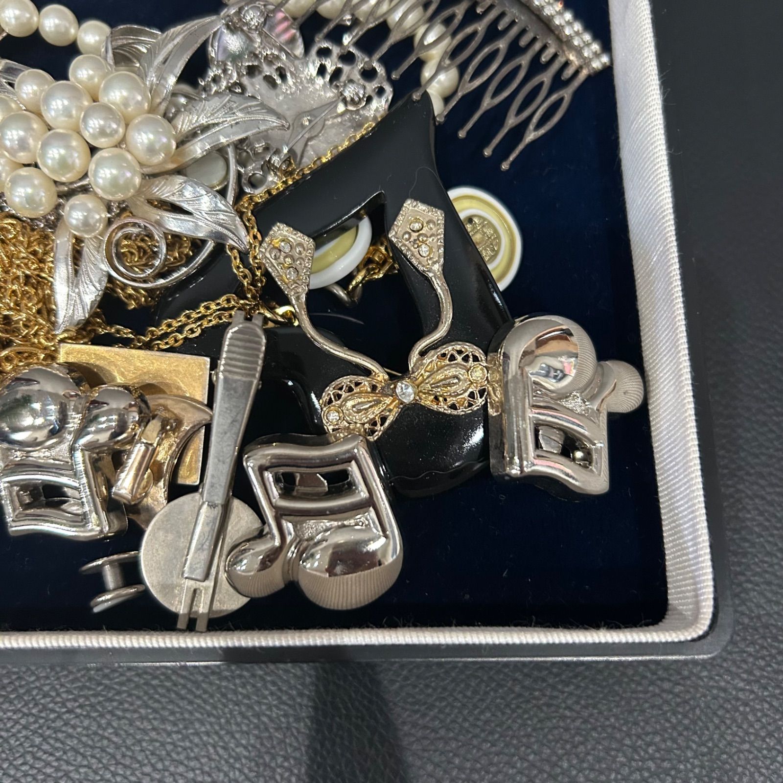 ヴィンテージ アクセサリー ネックレス イヤリングおまとめ 3.4kg 天然石 パール カラフルビーズ B799 MONET⁄モネ ネックレス ペンダント イヤリングなど 8点セット