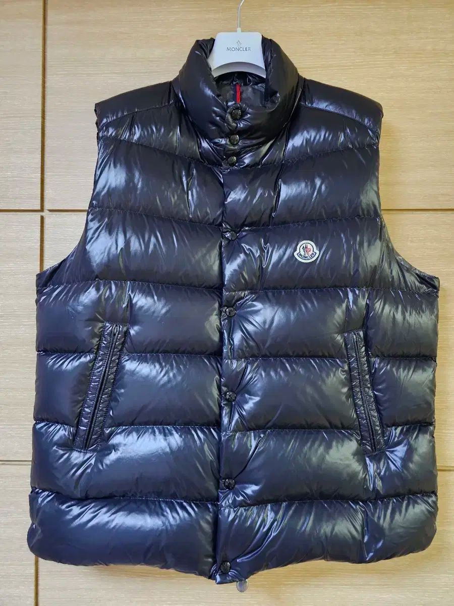 MONCLER モンクレール テレビ ダウンベスト