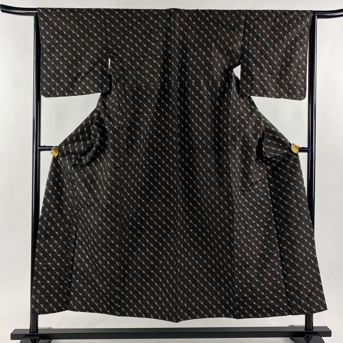 紬 身丈152cm 裄丈65cm M 単衣 バチ衿 証紙 十日町絣 焦茶色 正絹 秀品