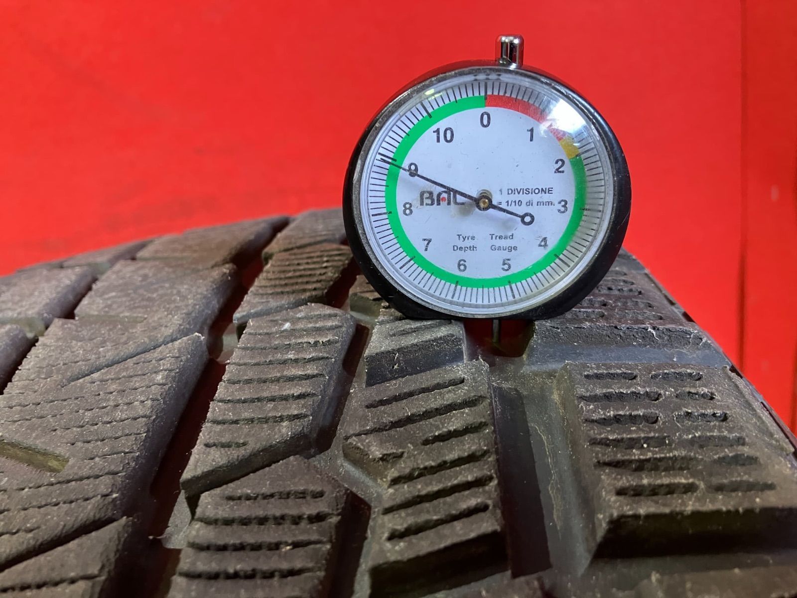 スタッドレスタイヤ