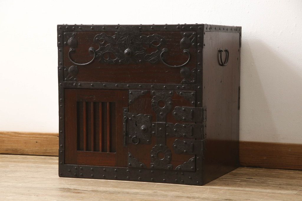 蔵出し・古道具！鉄器付き箪笥、小物入れ・レトロ・アンティーク　箪笥　船箪笥 総桐船箪笥 和製アンティーク 和箪笥 時代箪笥 桐たんす 小物
