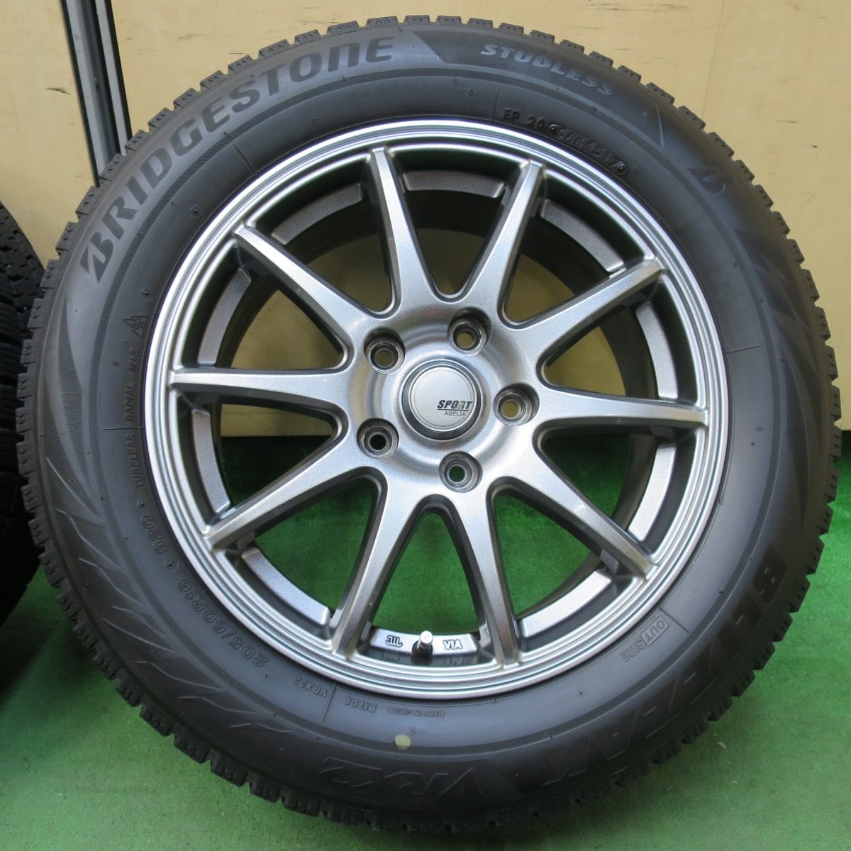 送料無料] キレイ☆スタッドレス 205/60R16 ブリヂストン ブリザック 