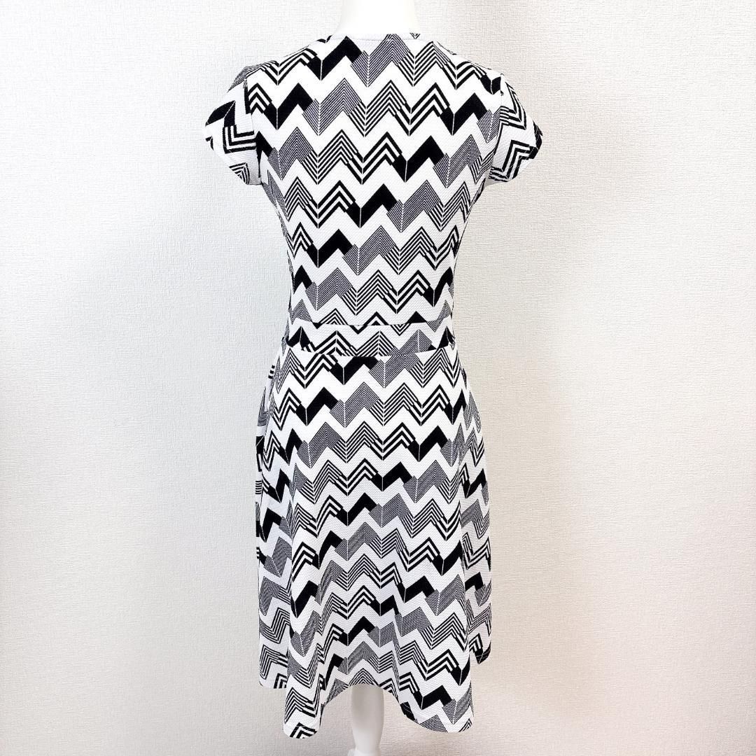 EGERIE 半袖ワンピース シアサッカー サイズ不明 白×黒 ギザギザ総柄