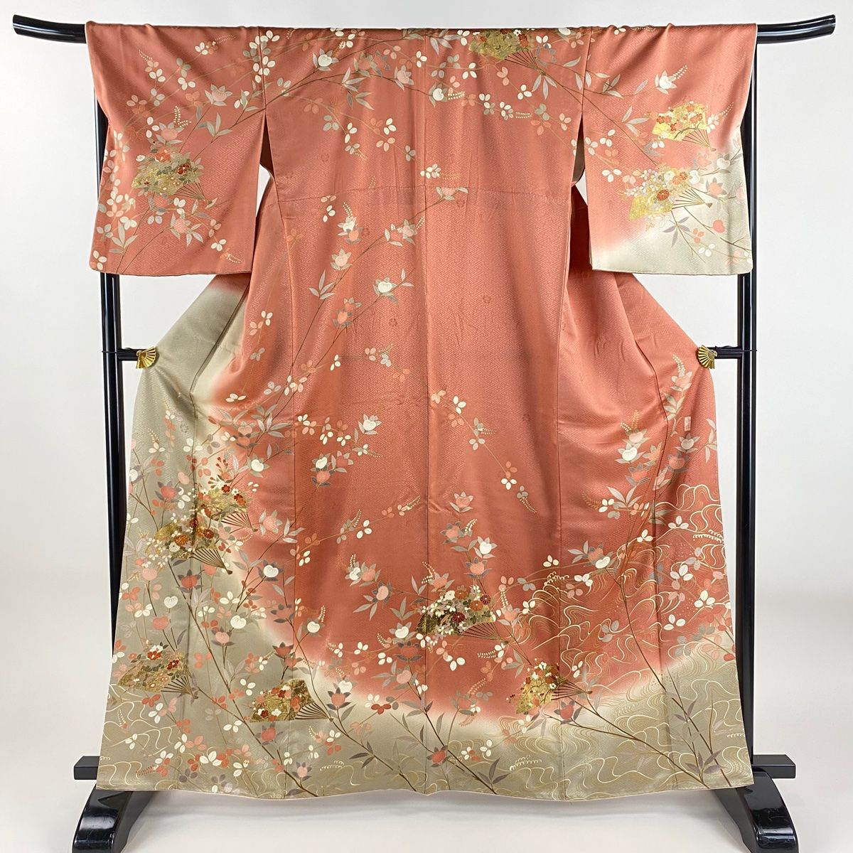 訪問着 身丈163.5cm 裄丈68cm L 袷 鈴乃屋 落款 扇 草花 金糸 金彩 サーモンピンク 正絹 秀品