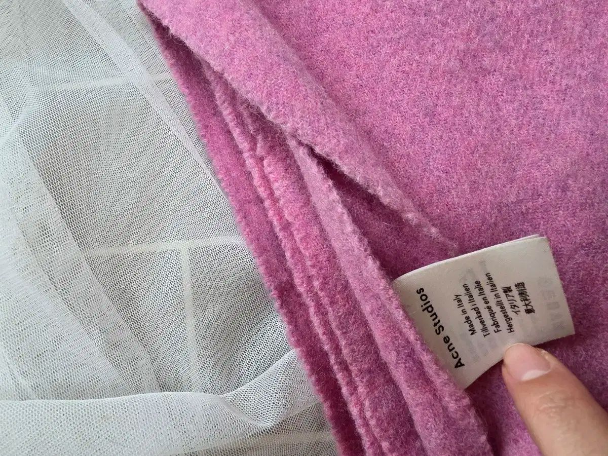 Acne Studios ピンク フリンジマフラー 250x28cm Acne studios】アクネ スタジオ マフラー ピンク フリンジ